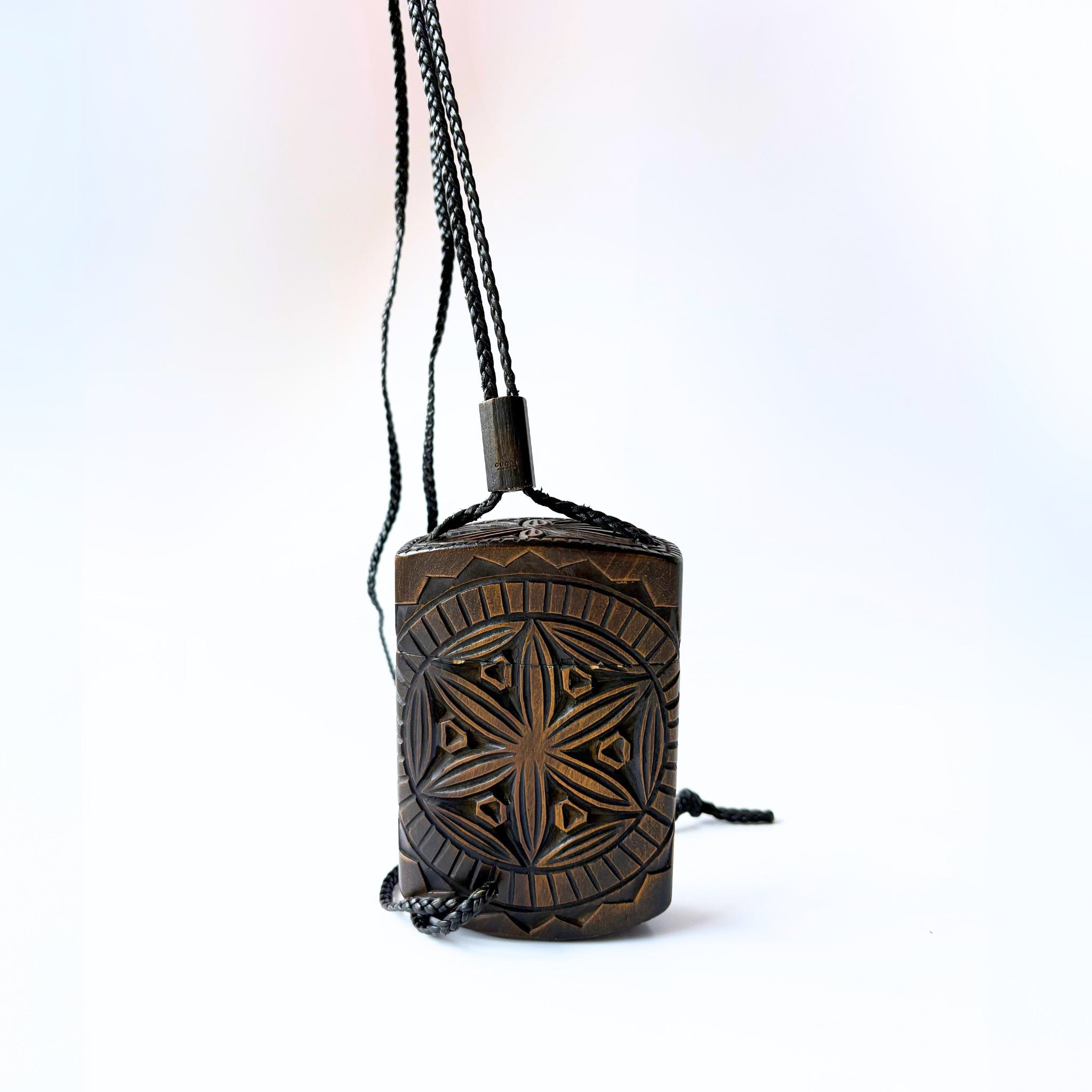 Mini sac pochette en bois sculpté Gucci by Tom Ford – Automne-Hiver 2002