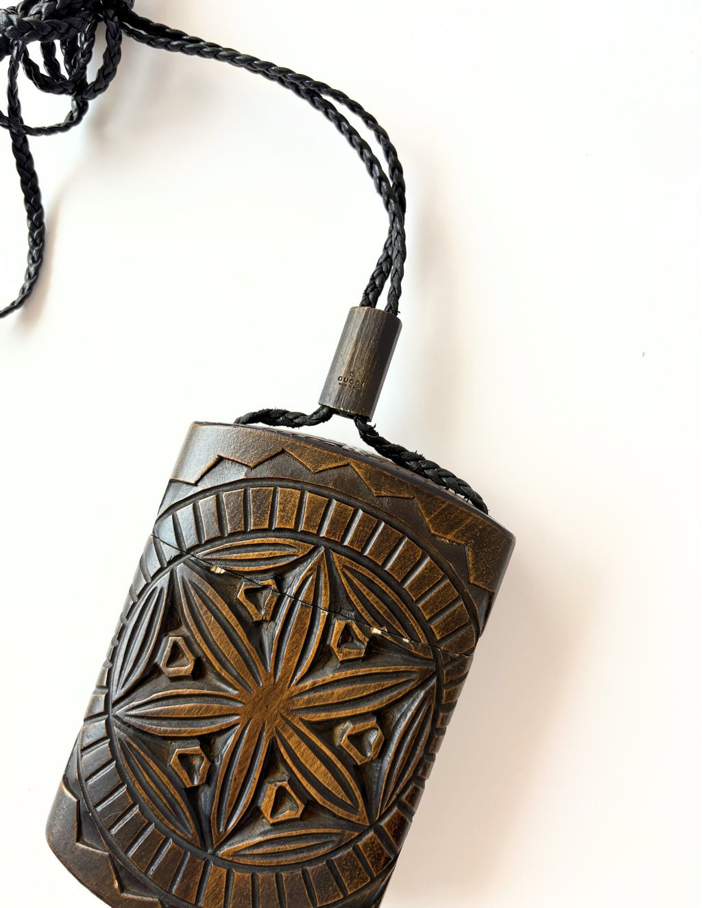 Mini sac pochette en bois sculpté Gucci by Tom Ford – Automne-Hiver 2002