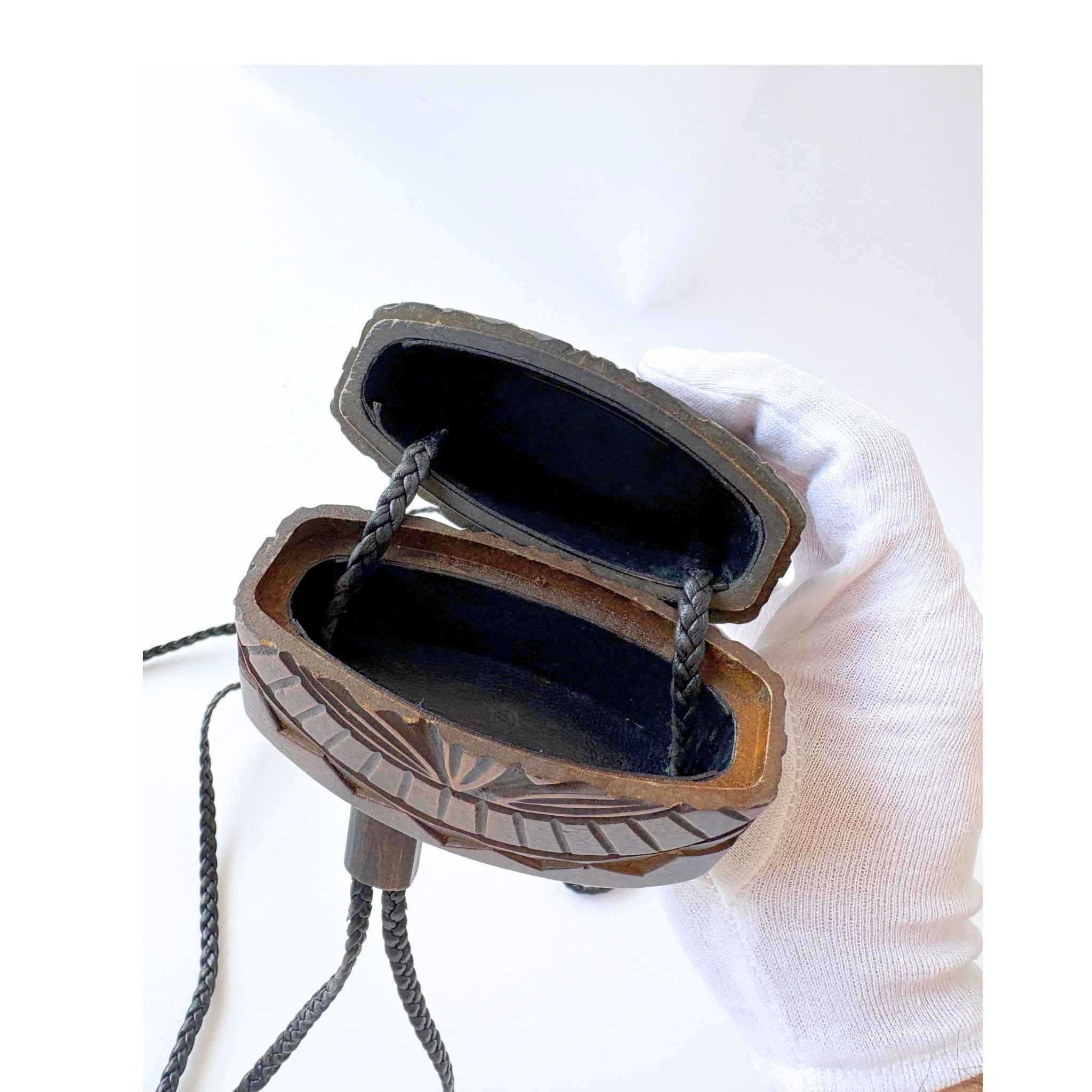 Mini sac pochette en bois sculpté Gucci by Tom Ford – Automne-Hiver 2002